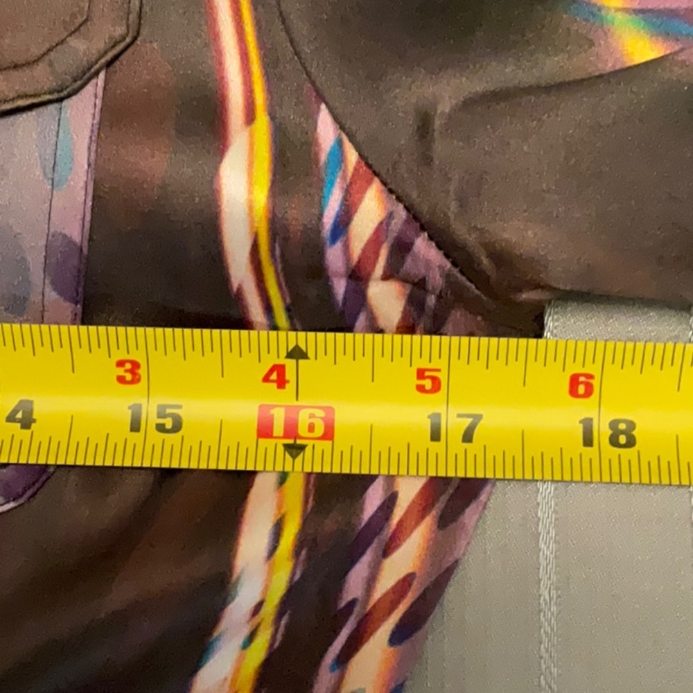 Colorful Button-Up Shirt with Abstract Pattern - Picture 8 of 9